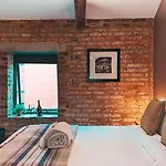 Briggate Hotel 3*
